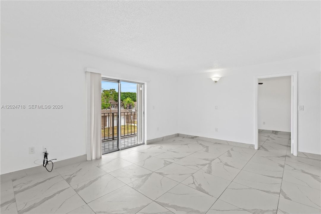 В аренду: $2,175 (2 спален, 2 ванн, 812 Квадратных фут)