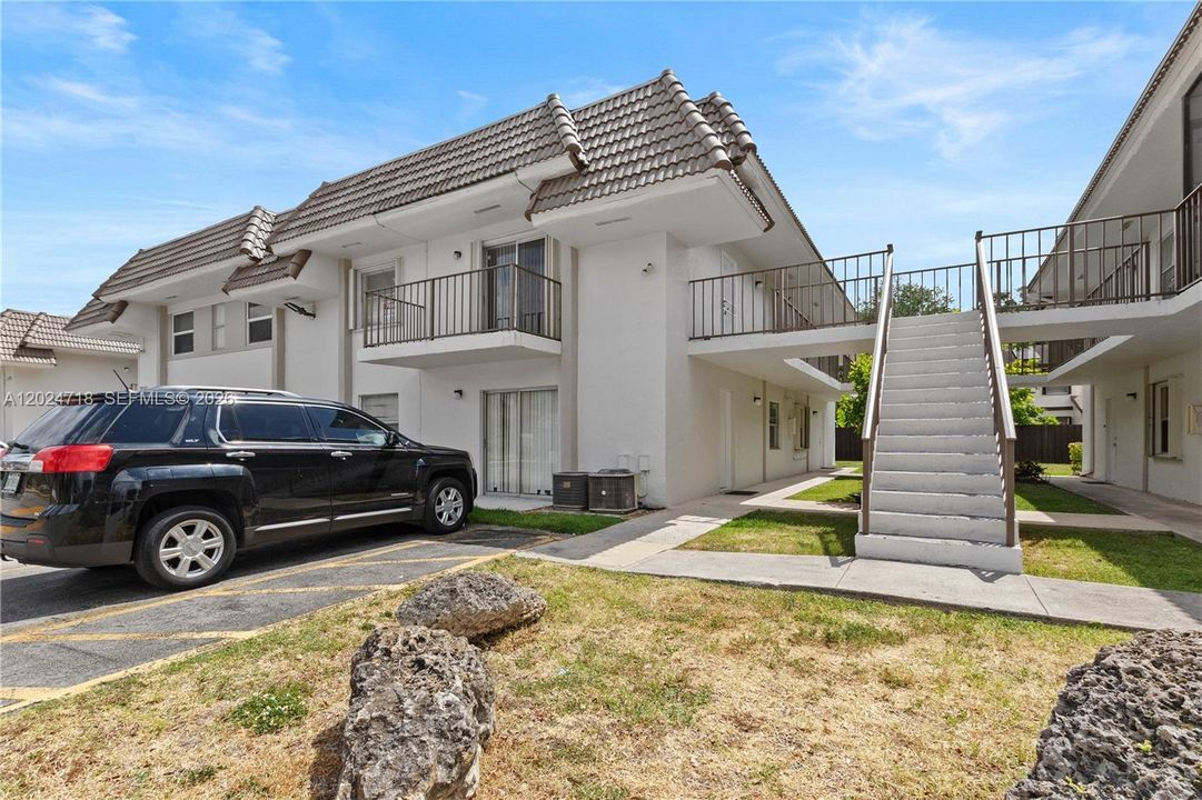 В аренду: $2,175 (2 спален, 2 ванн, 812 Квадратных фут)