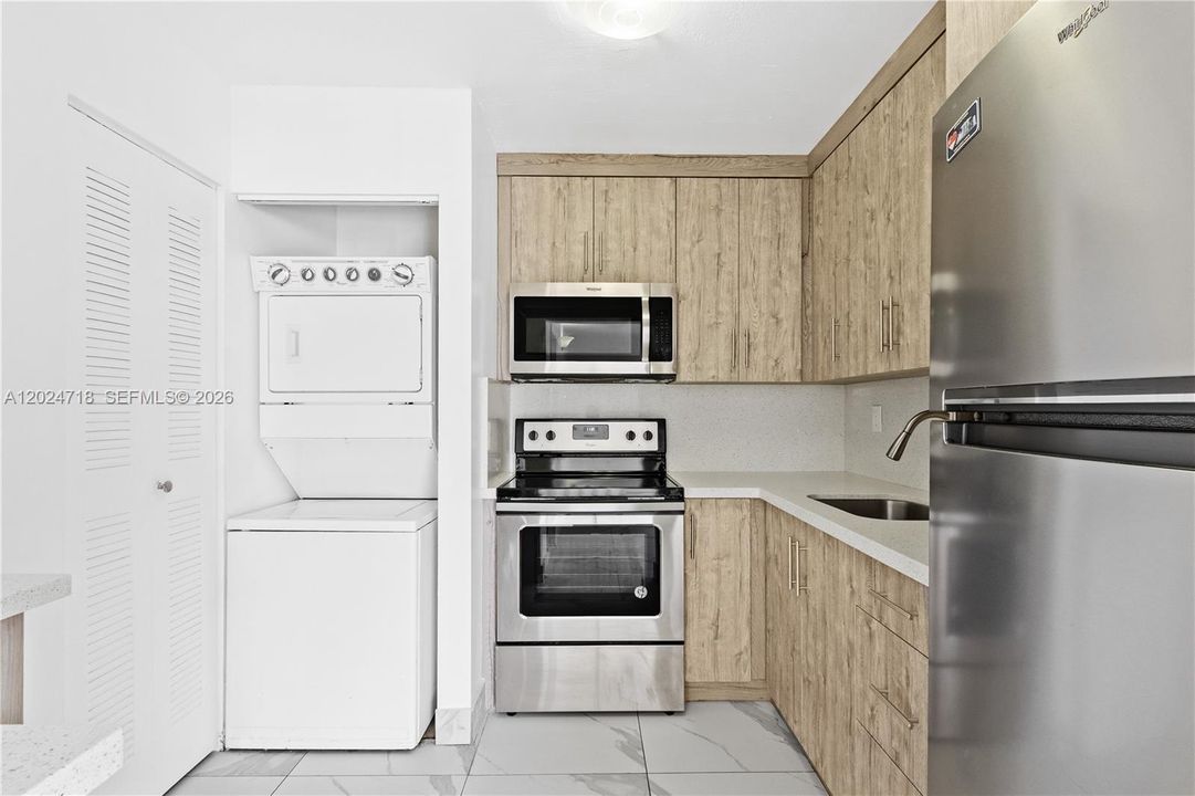 В аренду: $2,175 (2 спален, 2 ванн, 812 Квадратных фут)
