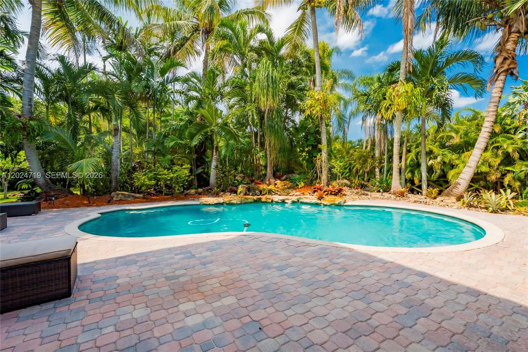 For Sale: $1,300,000 (4 beds, 3 baths, 2772 Square Feet)