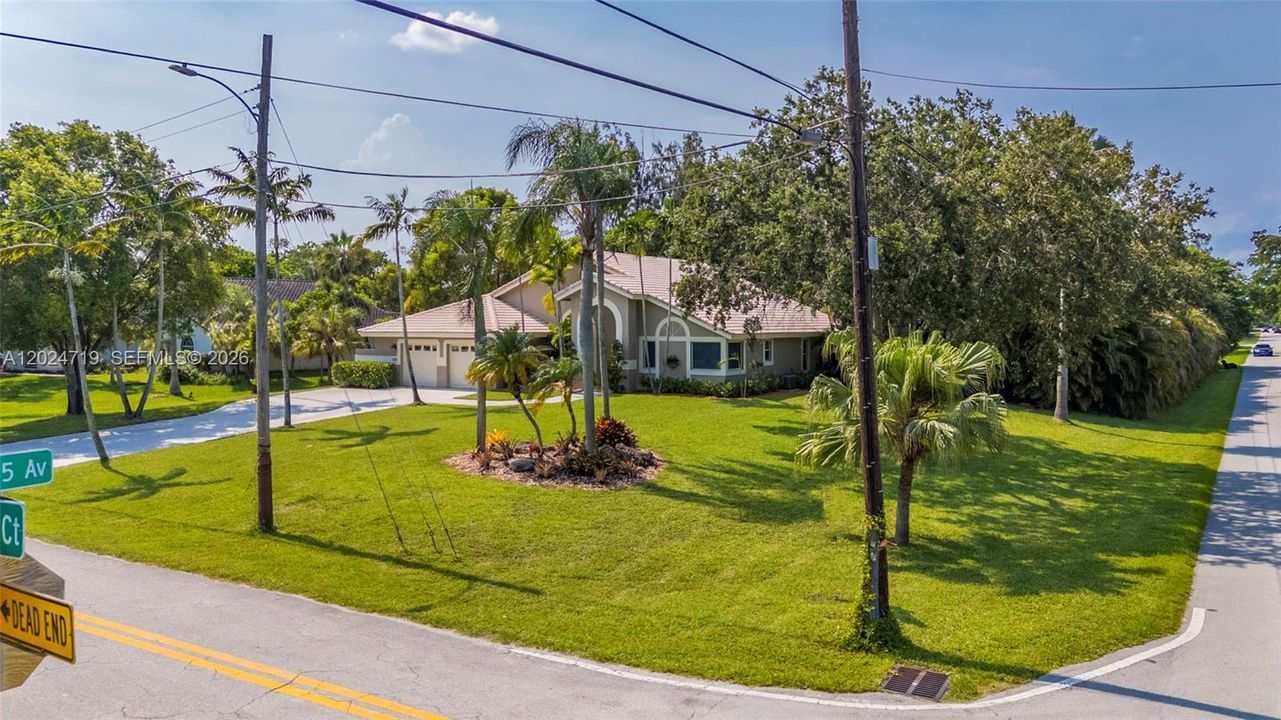 For Sale: $1,300,000 (4 beds, 3 baths, 2772 Square Feet)