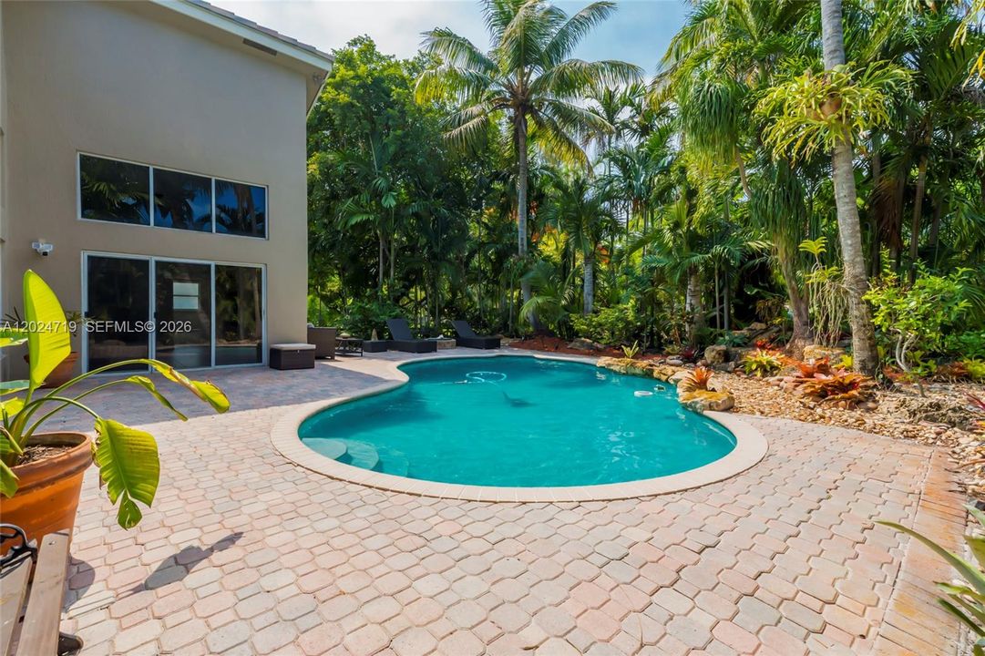For Sale: $1,300,000 (4 beds, 3 baths, 2772 Square Feet)