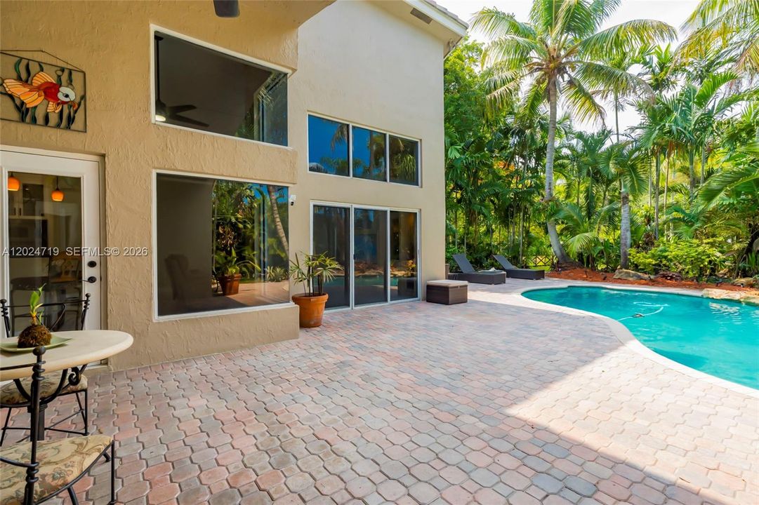 For Sale: $1,300,000 (4 beds, 3 baths, 2772 Square Feet)