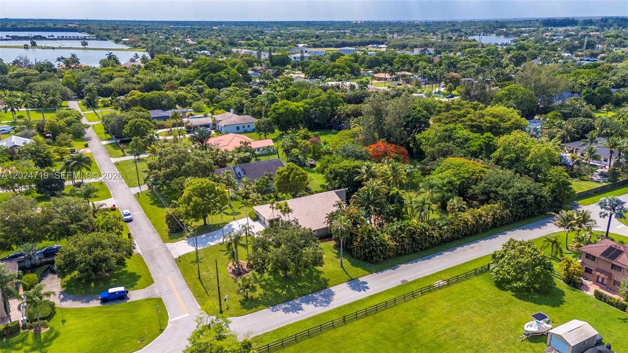 For Sale: $1,300,000 (4 beds, 3 baths, 2772 Square Feet)