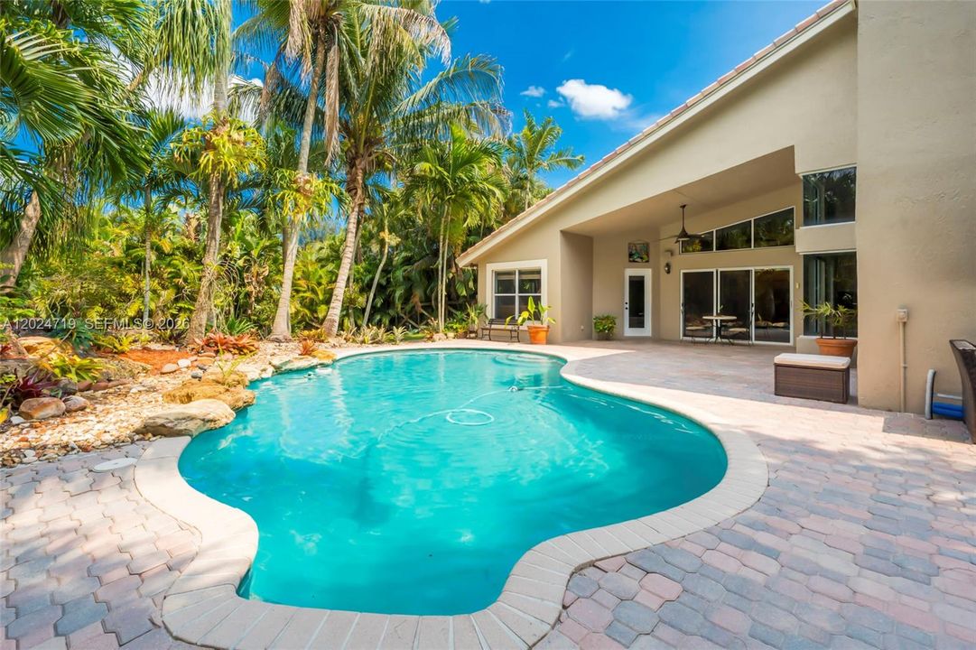 For Sale: $1,300,000 (4 beds, 3 baths, 2772 Square Feet)