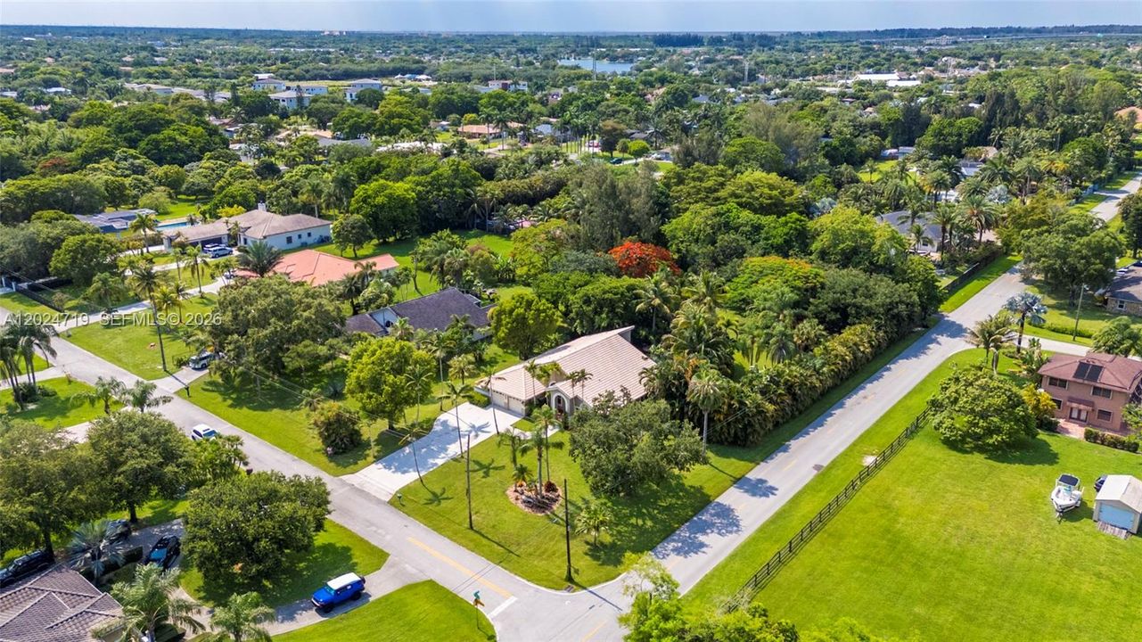For Sale: $1,300,000 (4 beds, 3 baths, 2772 Square Feet)