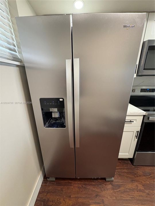 For Rent: $2,450 (2 beds, 2 baths, 920 Square Feet)