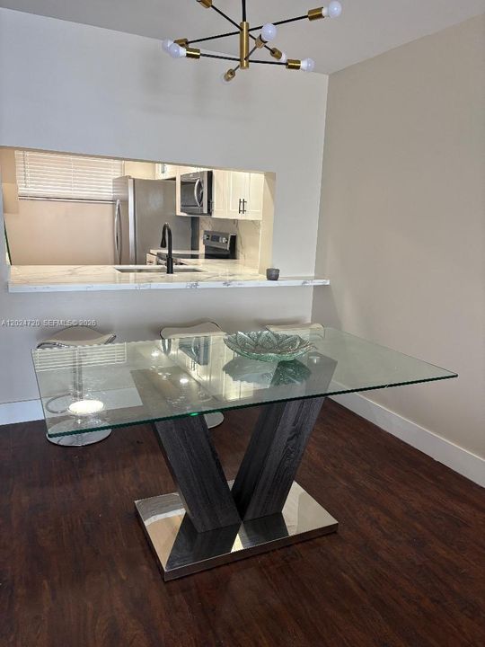 For Rent: $2,450 (2 beds, 2 baths, 920 Square Feet)