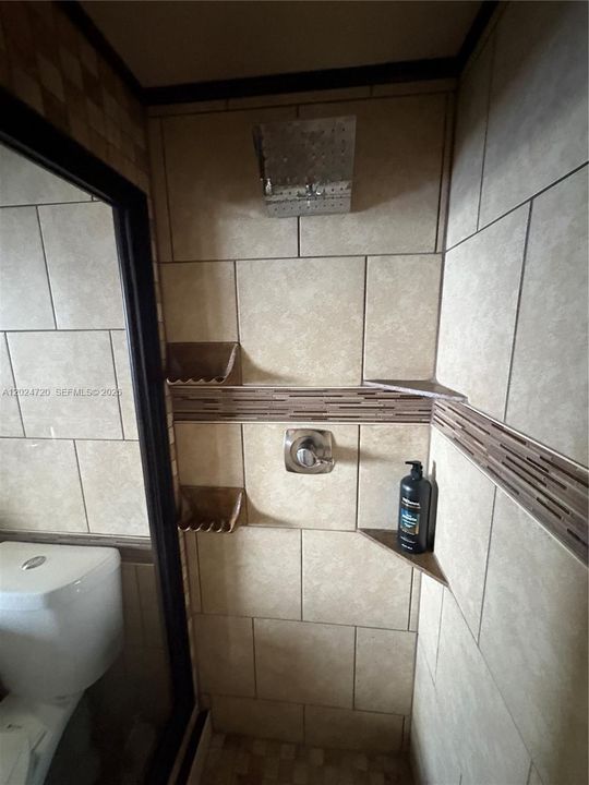 For Rent: $2,450 (2 beds, 2 baths, 920 Square Feet)
