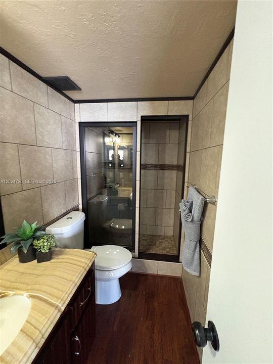 For Rent: $2,450 (2 beds, 2 baths, 920 Square Feet)