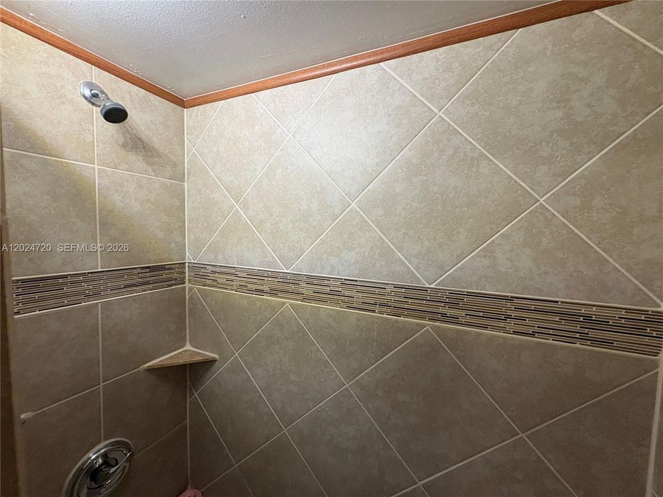 For Rent: $2,450 (2 beds, 2 baths, 920 Square Feet)