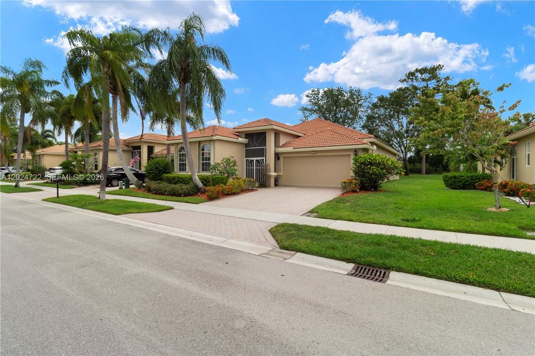 For Sale: $600,000 (3 beds, 2 baths, 2018 Square Feet)