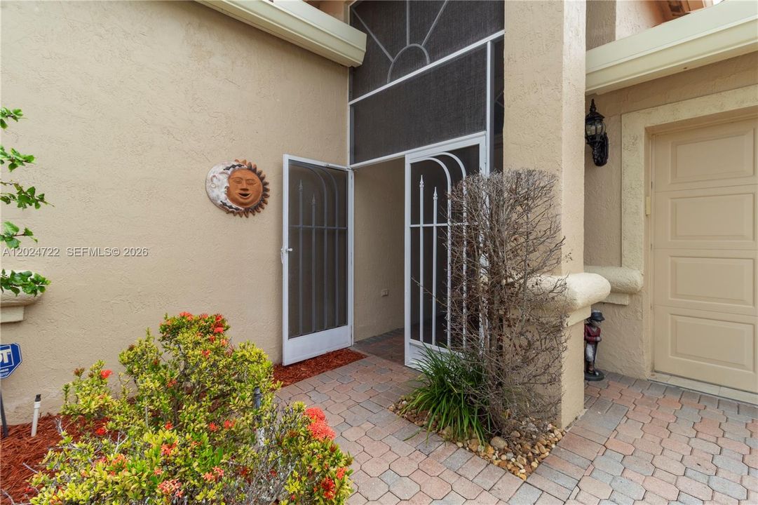 For Sale: $600,000 (3 beds, 2 baths, 2018 Square Feet)