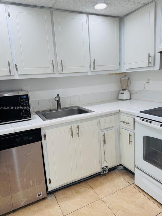 В аренду: $1,990 (2 спален, 2 ванн, 1036 Квадратных фут)
