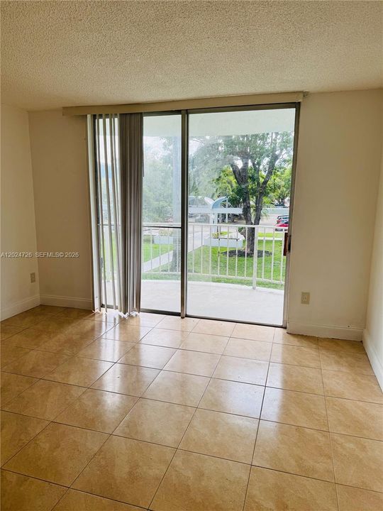 В аренду: $1,990 (2 спален, 2 ванн, 1036 Квадратных фут)
