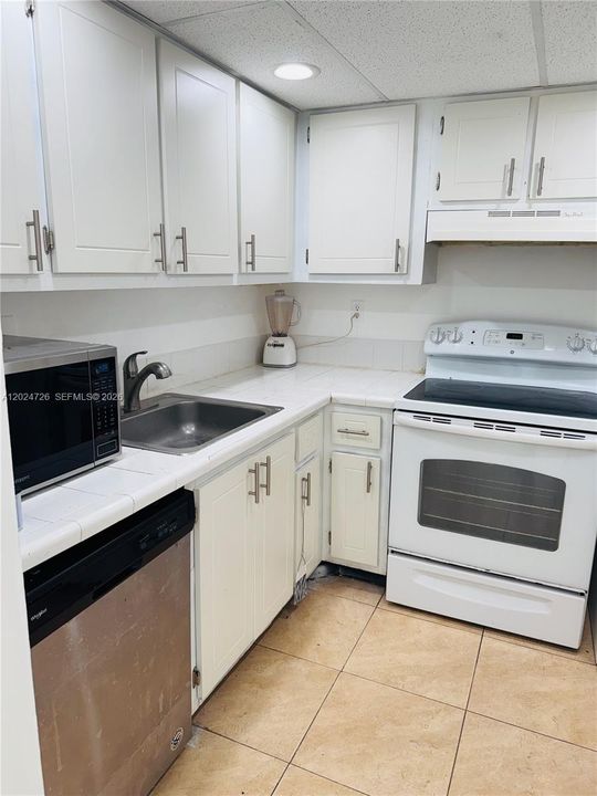 В аренду: $1,990 (2 спален, 2 ванн, 1036 Квадратных фут)