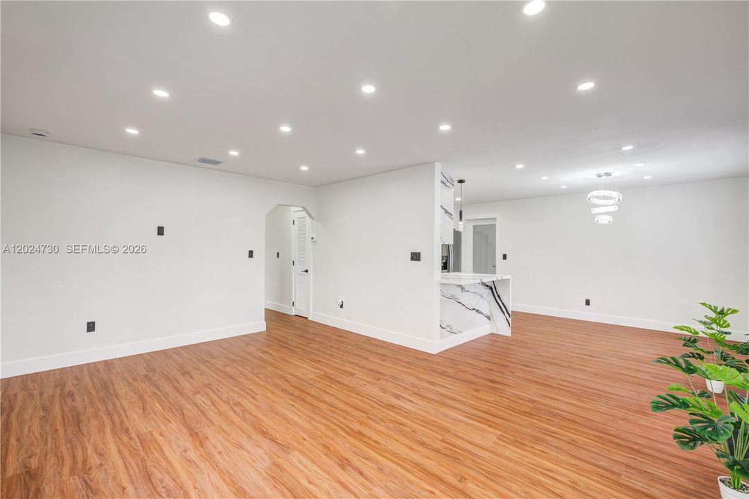 En Venta: $620,000 (4 camas, 3 baños, 1364 Pies cuadrados)