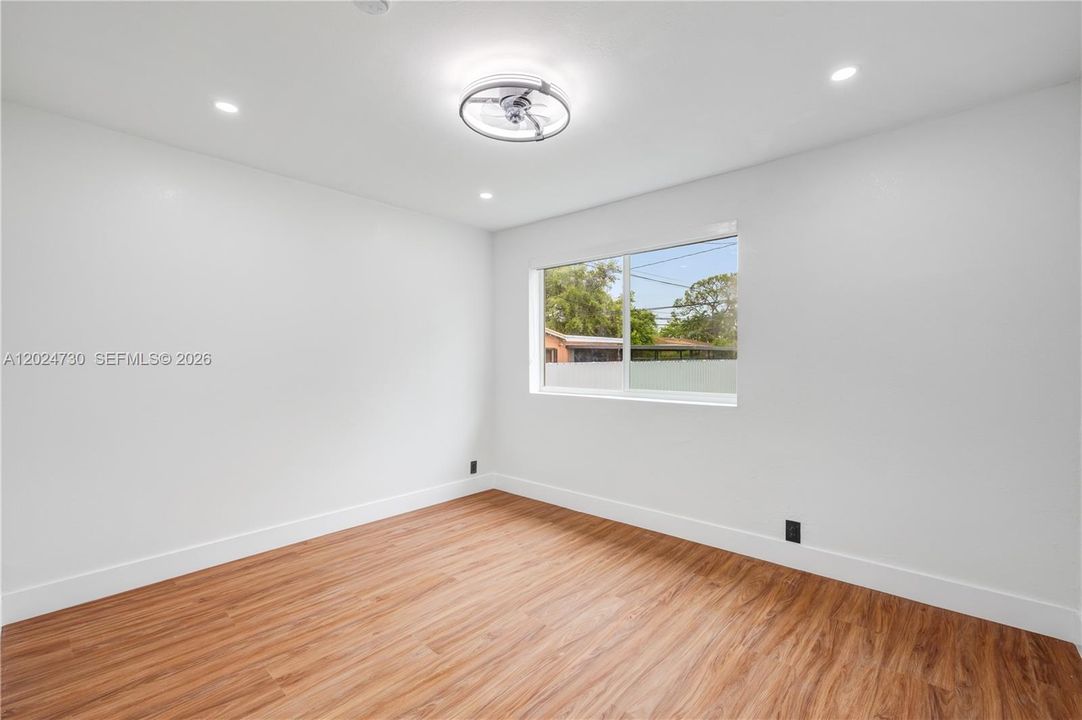 4 (Master Bedroom)
