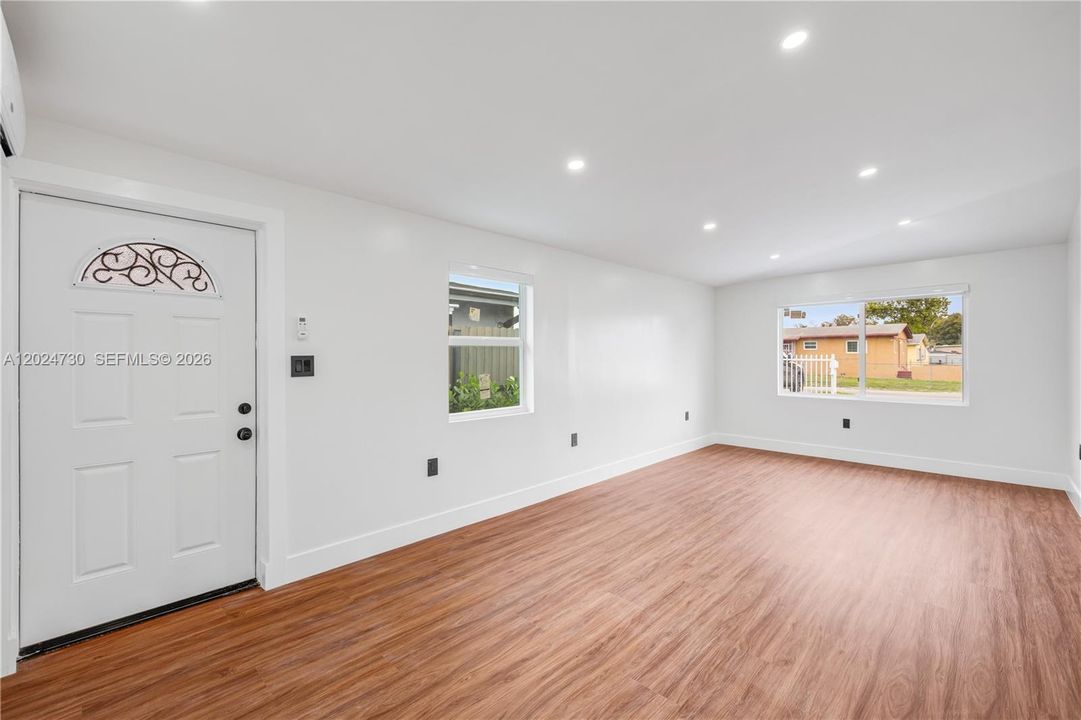 En Venta: $620,000 (4 camas, 3 baños, 1364 Pies cuadrados)