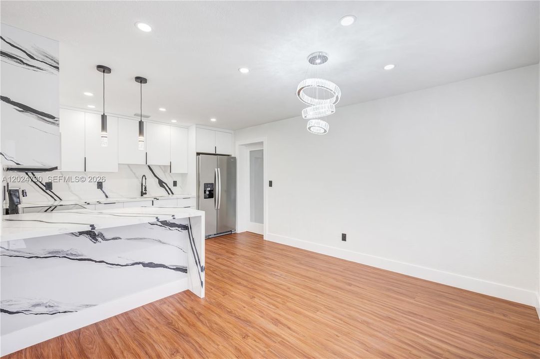 En Venta: $620,000 (4 camas, 3 baños, 1364 Pies cuadrados)
