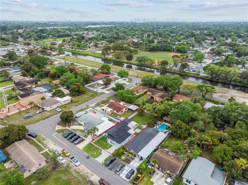 En Venta: $620,000 (4 camas, 3 baños, 1364 Pies cuadrados)
