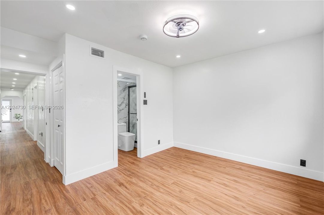 4 (Master Bedroom)