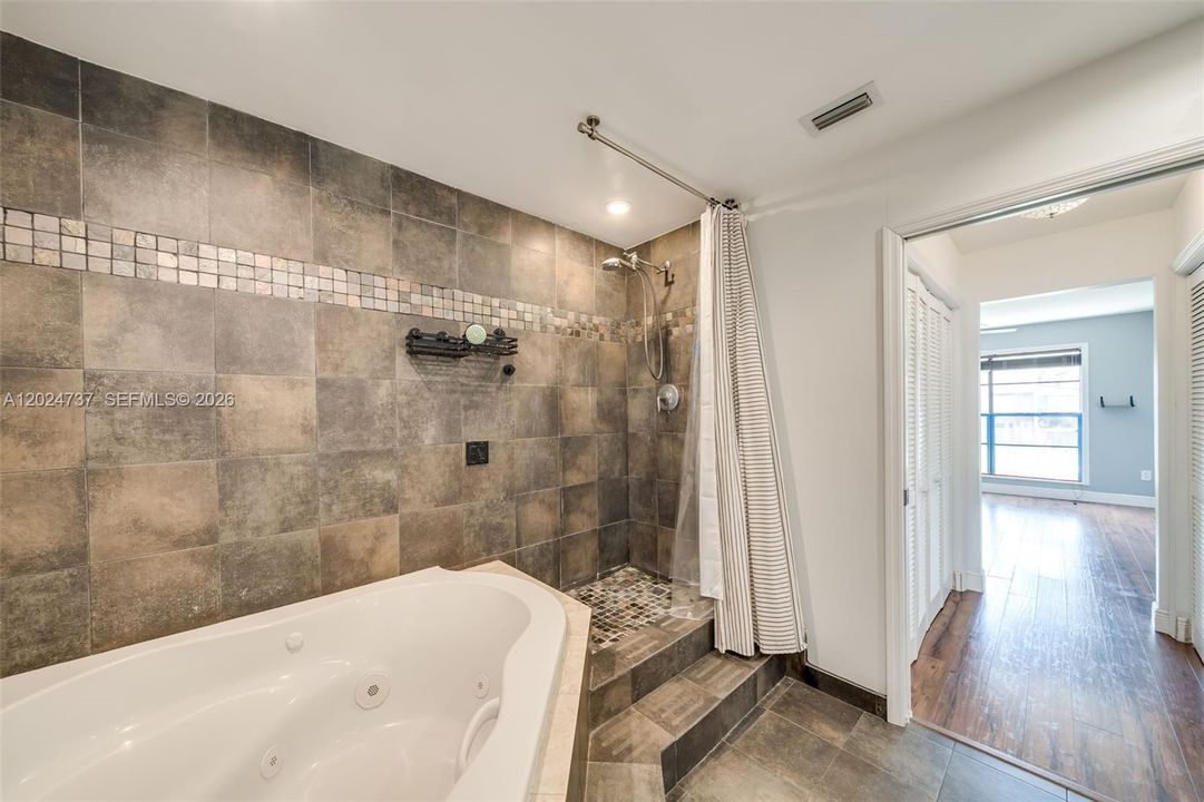 На продажу: $369,995 (3 спален, 2 ванн, 1550 Квадратных фут)