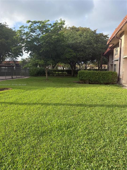 For Sale: $285,000 (2 beds, 2 baths, 800 Square Feet)