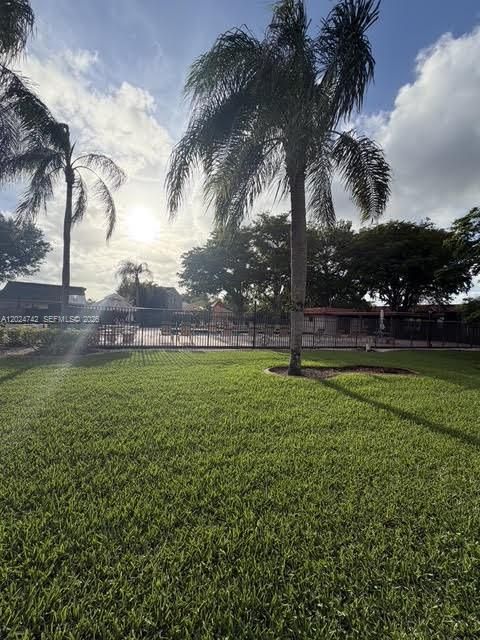 For Sale: $285,000 (2 beds, 2 baths, 800 Square Feet)