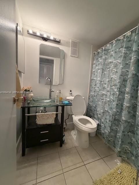 For Sale: $285,000 (2 beds, 2 baths, 800 Square Feet)