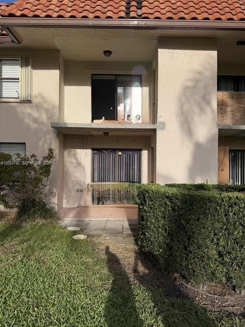 For Sale: $285,000 (2 beds, 2 baths, 800 Square Feet)