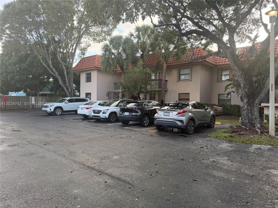 For Sale: $285,000 (2 beds, 2 baths, 800 Square Feet)
