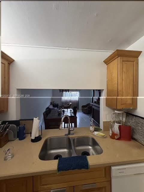For Sale: $285,000 (2 beds, 2 baths, 800 Square Feet)