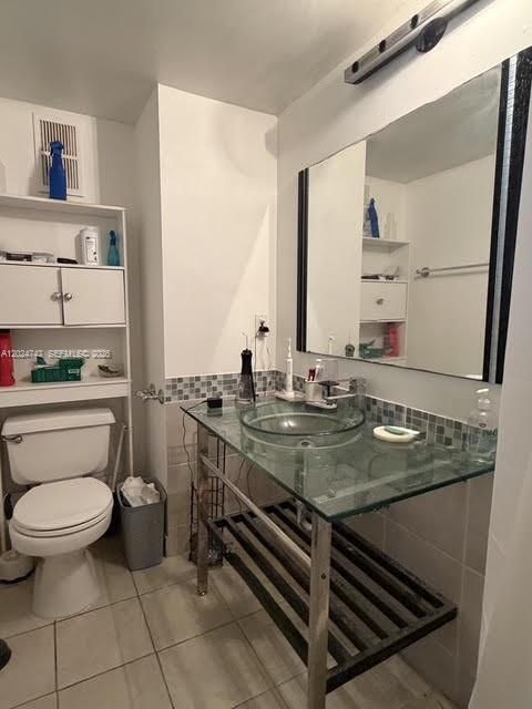 For Sale: $285,000 (2 beds, 2 baths, 800 Square Feet)