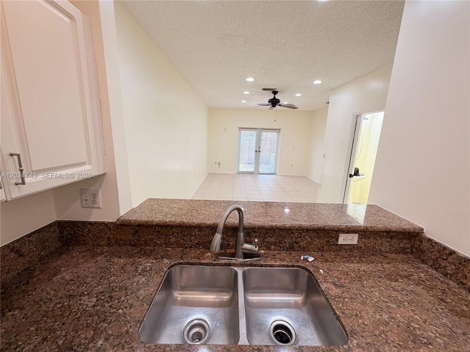 For Rent: $2,100 (3 beds, 2 baths, 1519 Square Feet)