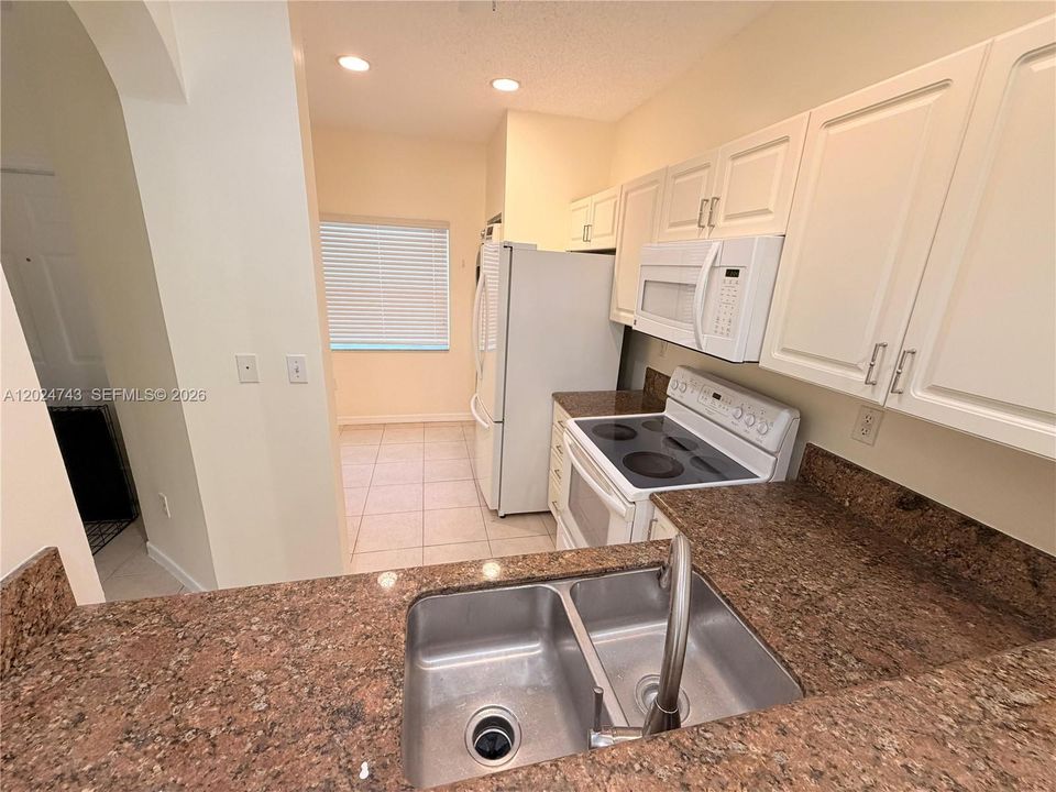 For Rent: $2,100 (3 beds, 2 baths, 1519 Square Feet)