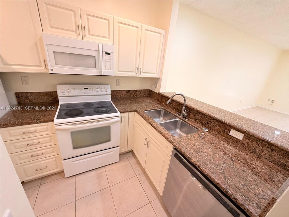For Rent: $2,100 (3 beds, 2 baths, 1519 Square Feet)