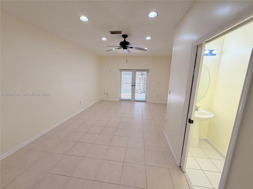 For Rent: $2,100 (3 beds, 2 baths, 1519 Square Feet)