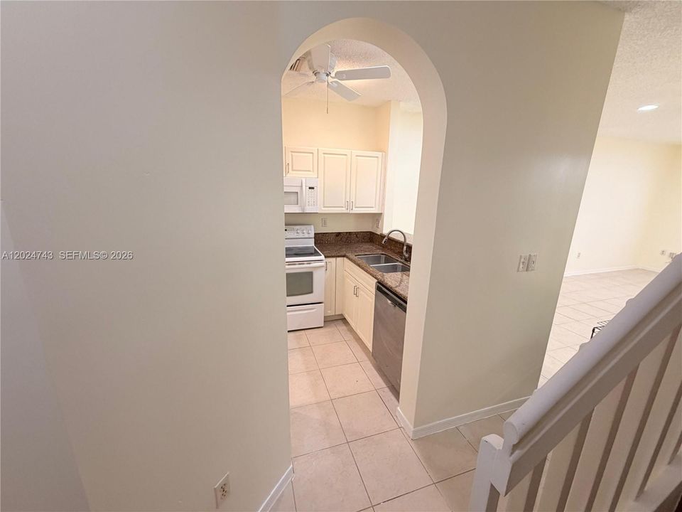 For Rent: $2,100 (3 beds, 2 baths, 1519 Square Feet)