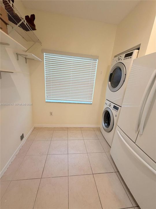 For Rent: $2,100 (3 beds, 2 baths, 1519 Square Feet)