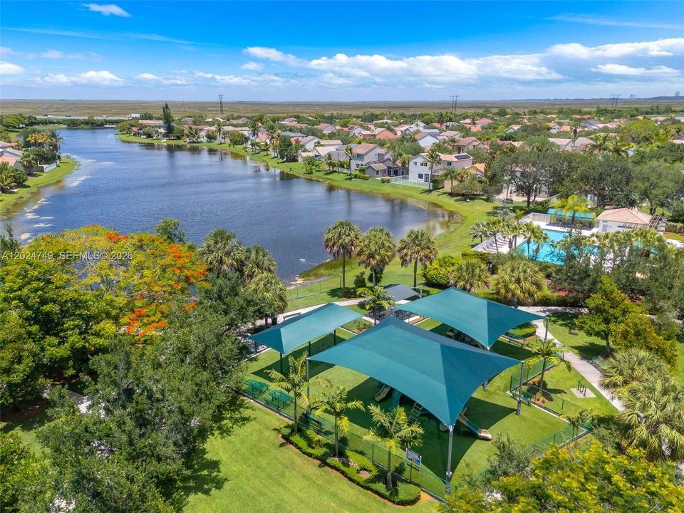 For Sale: $950,000 (4 beds, 2 baths, 2004 Square Feet)