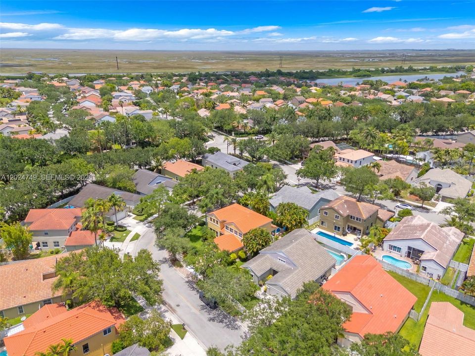 For Sale: $950,000 (4 beds, 2 baths, 2004 Square Feet)