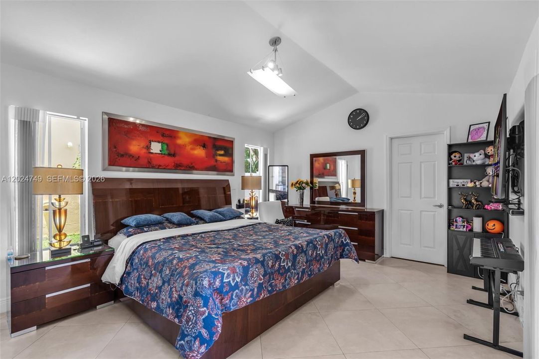 For Sale: $950,000 (4 beds, 2 baths, 2004 Square Feet)