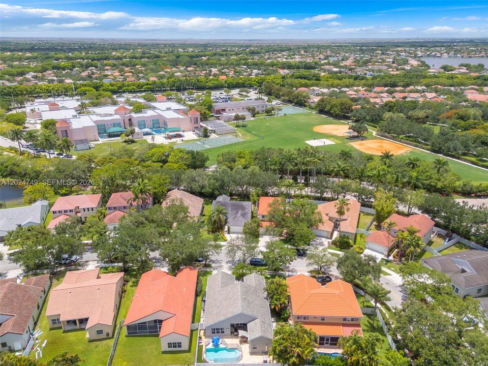 For Sale: $950,000 (4 beds, 2 baths, 2004 Square Feet)