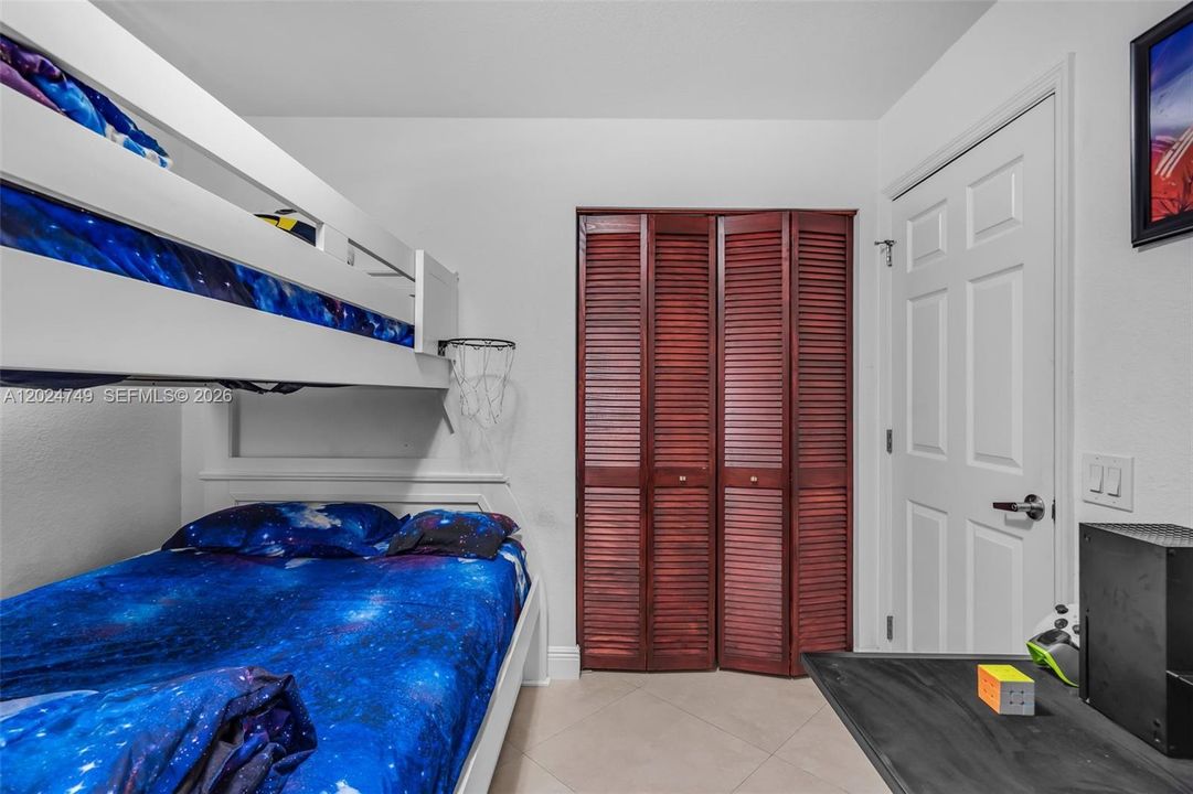 For Sale: $950,000 (4 beds, 2 baths, 2004 Square Feet)