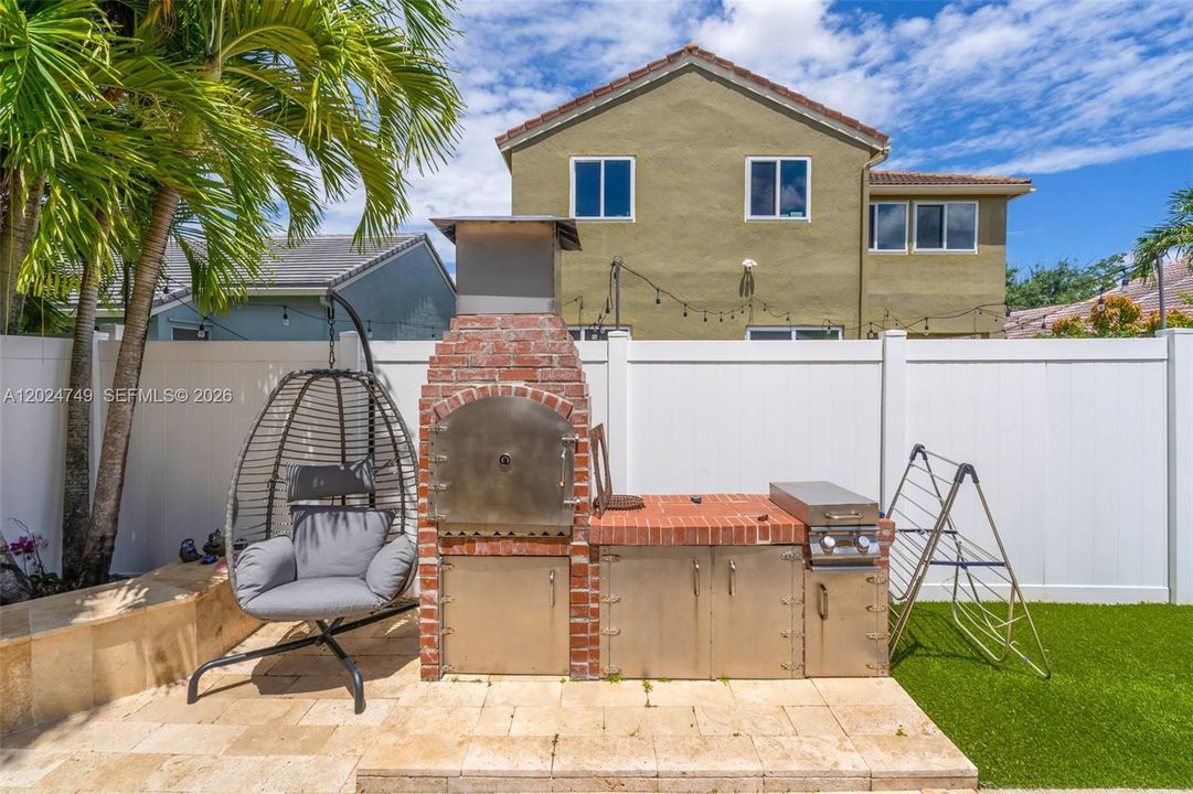For Sale: $950,000 (4 beds, 2 baths, 2004 Square Feet)