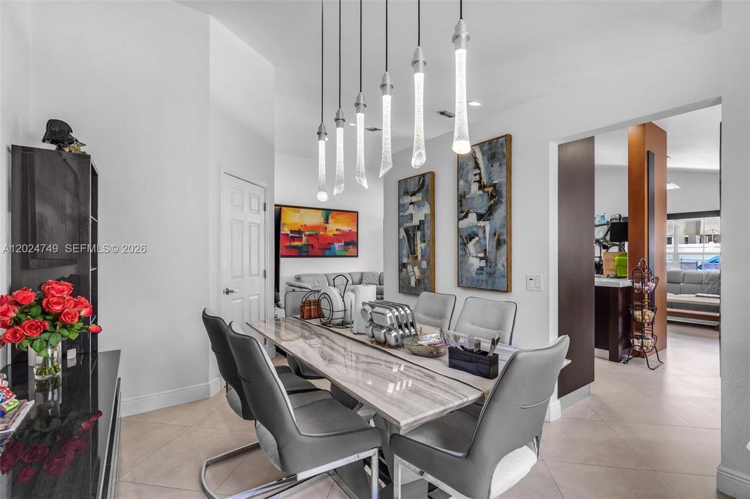 For Sale: $950,000 (4 beds, 2 baths, 2004 Square Feet)