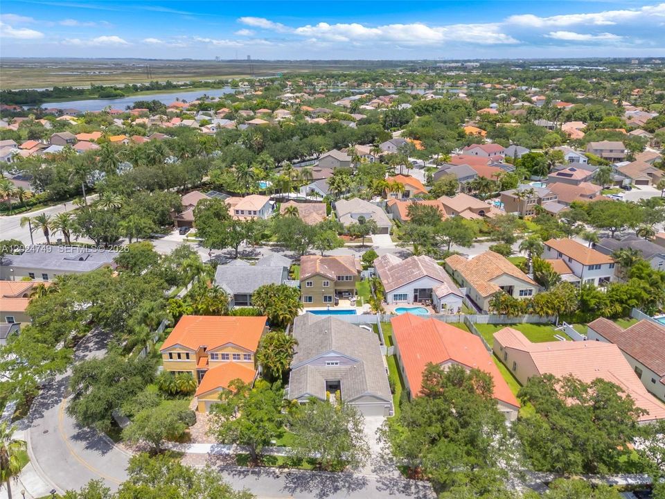 For Sale: $950,000 (4 beds, 2 baths, 2004 Square Feet)
