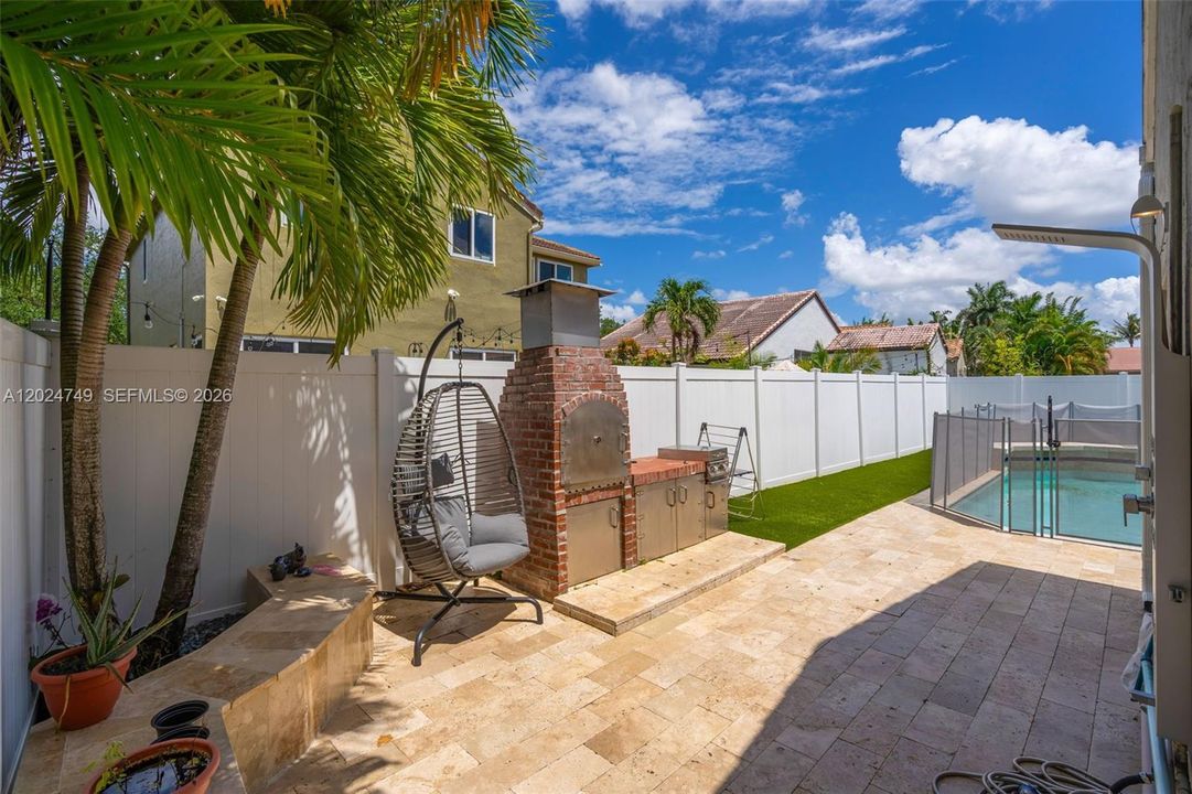 For Sale: $950,000 (4 beds, 2 baths, 2004 Square Feet)