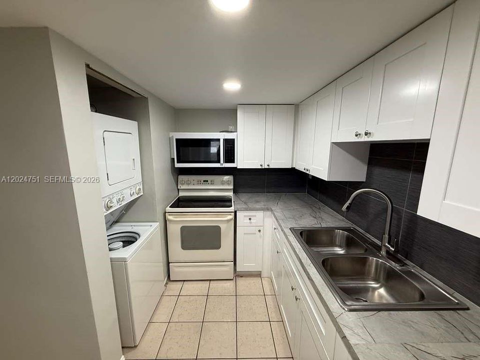 В аренду: $2,200 (2 спален, 2 ванн, 960 Квадратных фут)